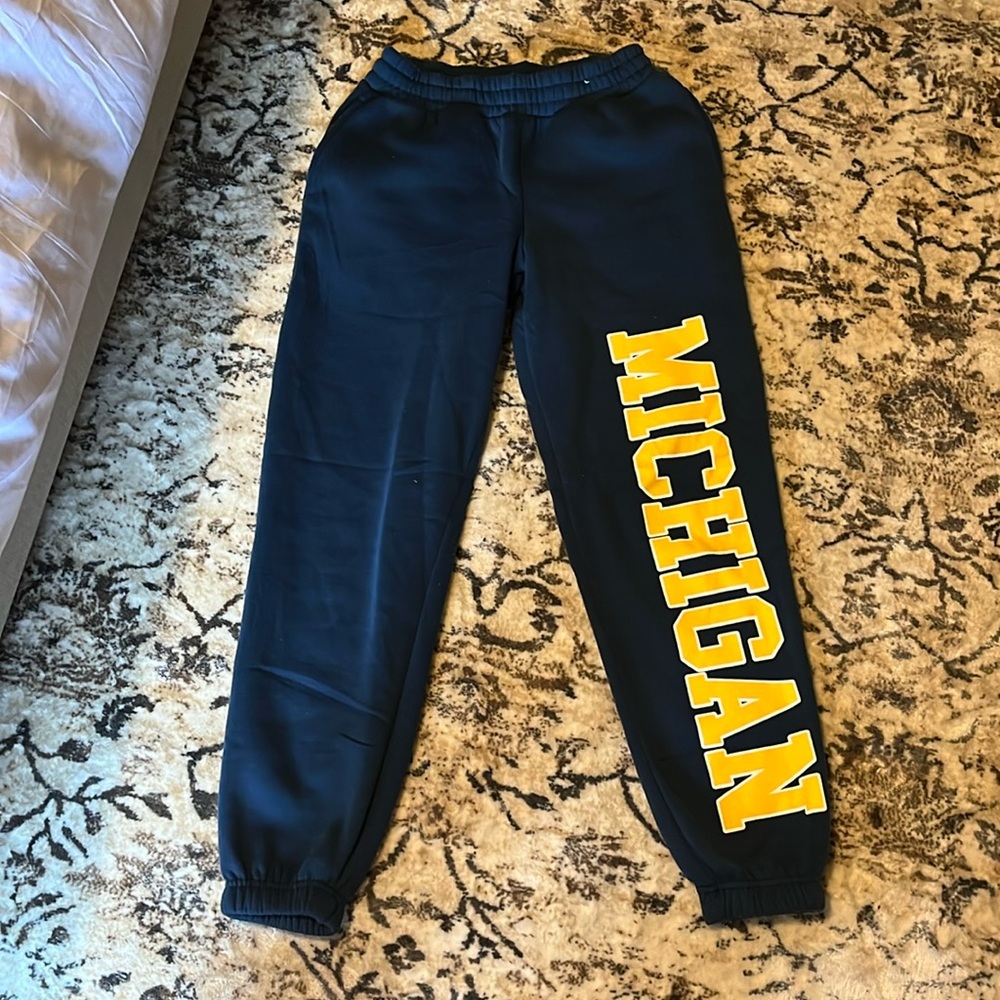 Fleece lined MICHIGAN sweatpants